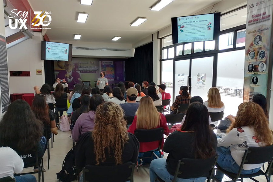 Alumnos de la Universidad de Xalapa conmemoran el Día Mundial de la Salud Mental con un evento dentro de las instalaciones