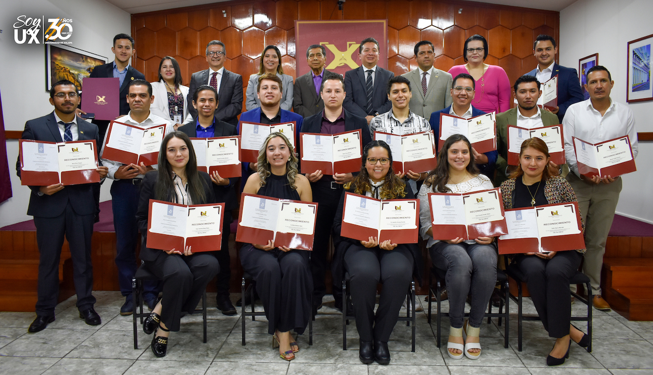 Se realiza entrega de testimonios de Desempeño Satisfactorio de EGEL Plus CENEVAL en la Universidad de Xalapa