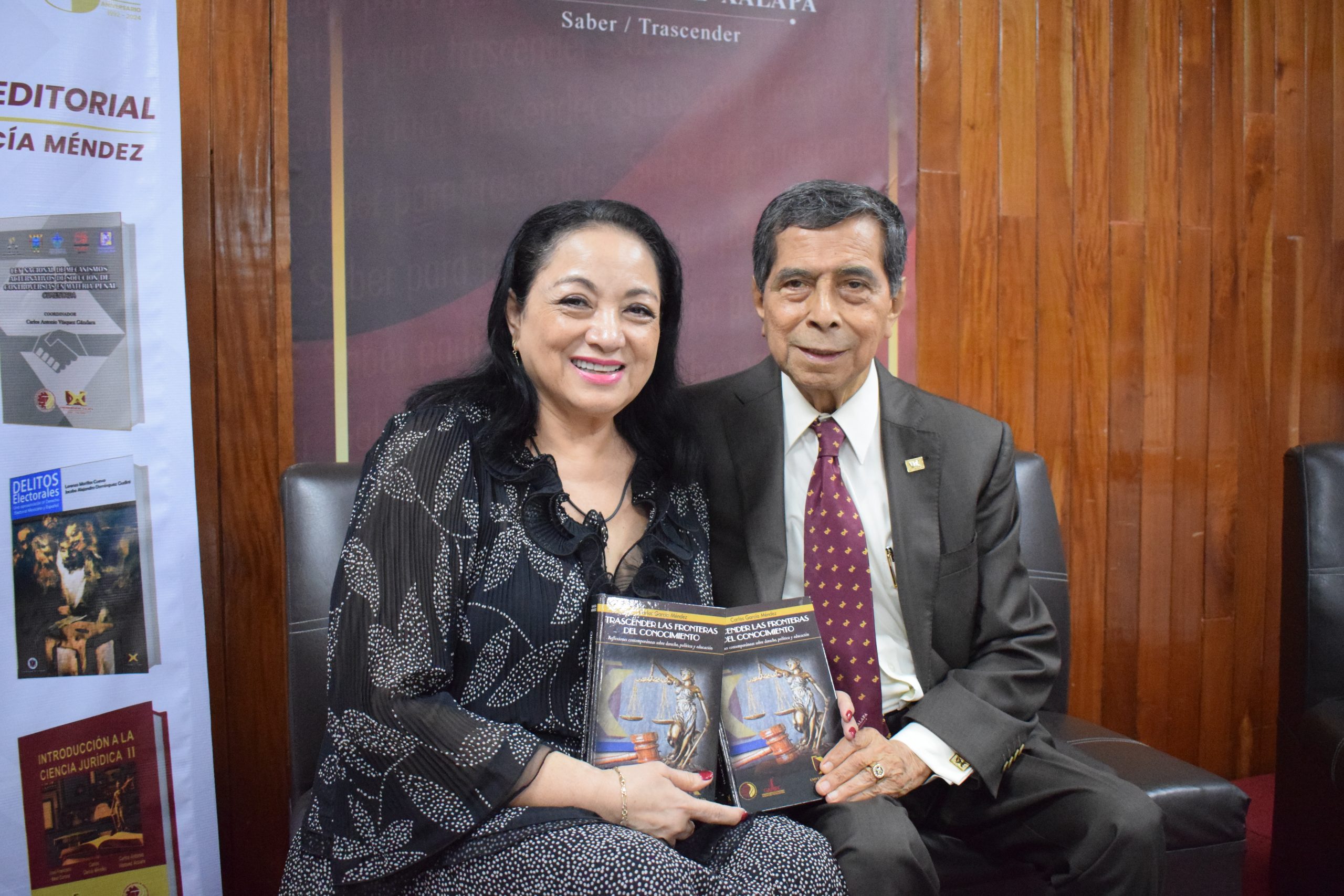 Rector de la Universidad de Xalapa presenta su libro “Trascender las fronteras el conocimiento. Reflexiones contemporáneas sobre derecho, política y educación”