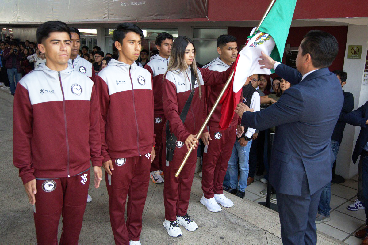 La Universidad de Xalapa conmemora el Día de la Bandera