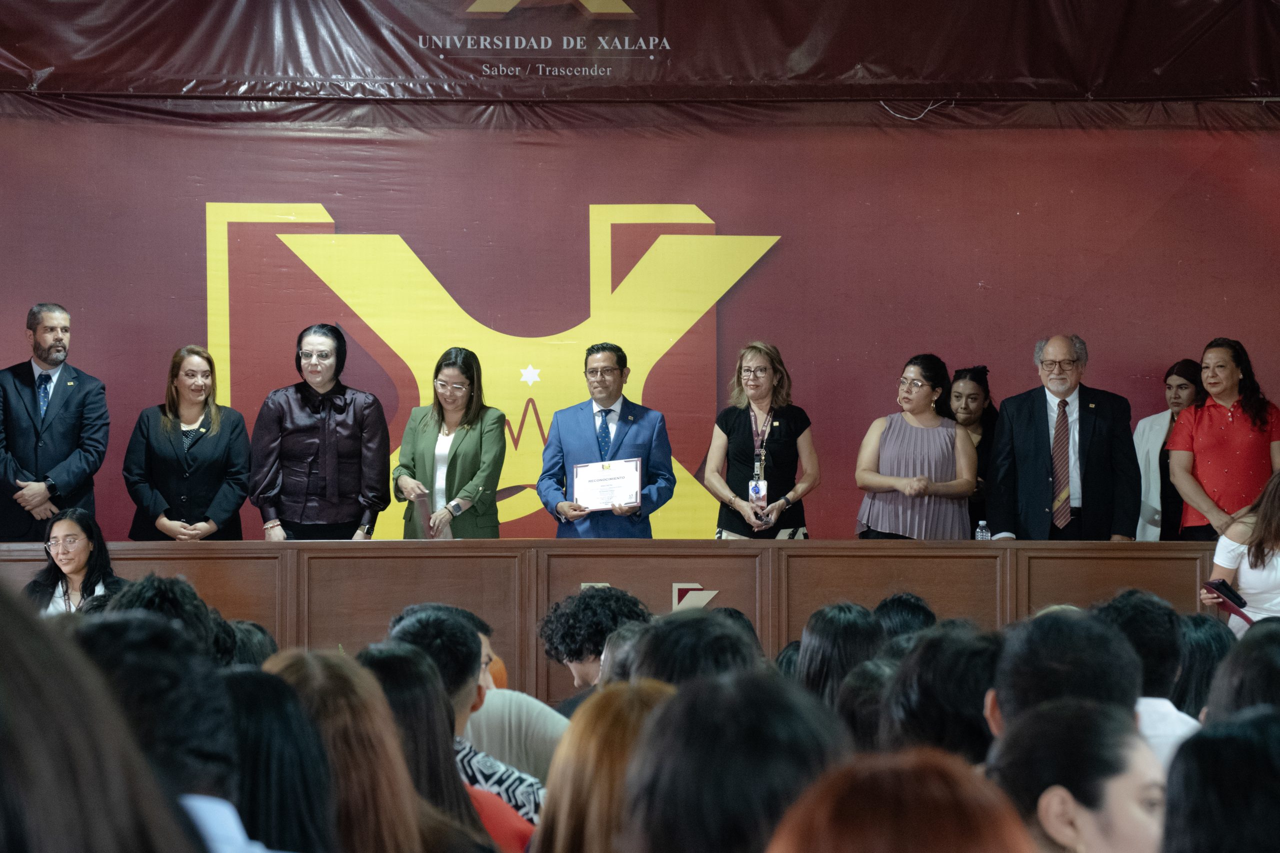 Reconoce Universidad de Xalapa a estudiantes de excelencia académica